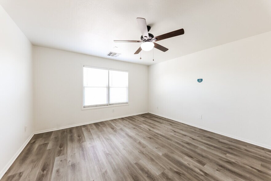 Building Photo - 16041 N 171st Dr