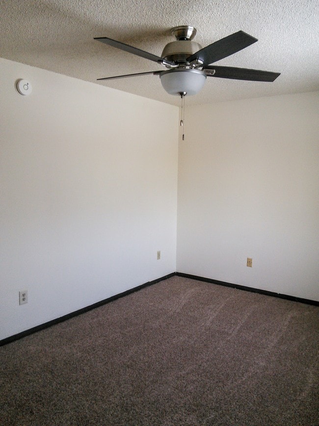 Large bedrooms. - Frontier Towhomes