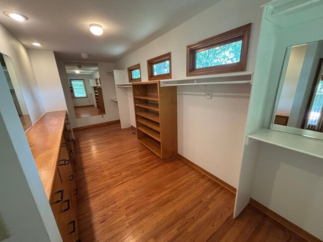Building Photo - Mid-Century Modern 3-Bedroom, 2-Bathroom H...