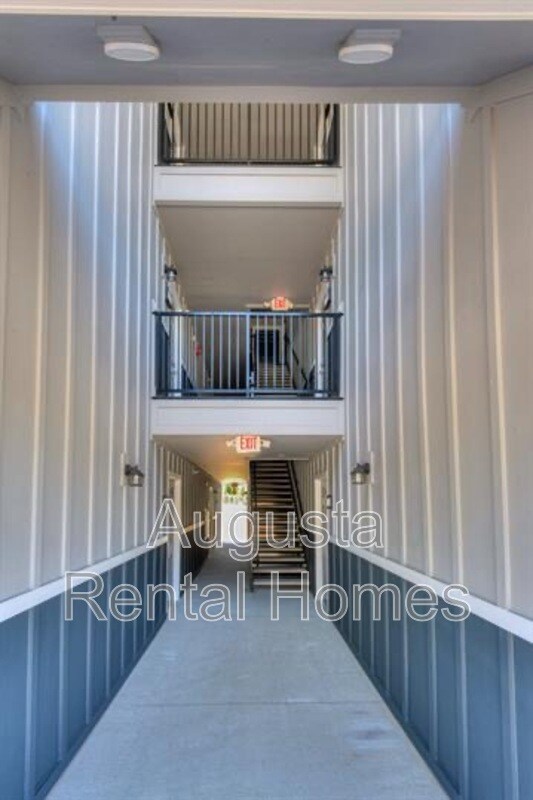 Building Photo - 2511 Otter Run