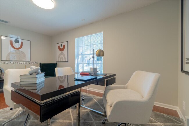 Building Photo - 2883 Oakbrook Dr