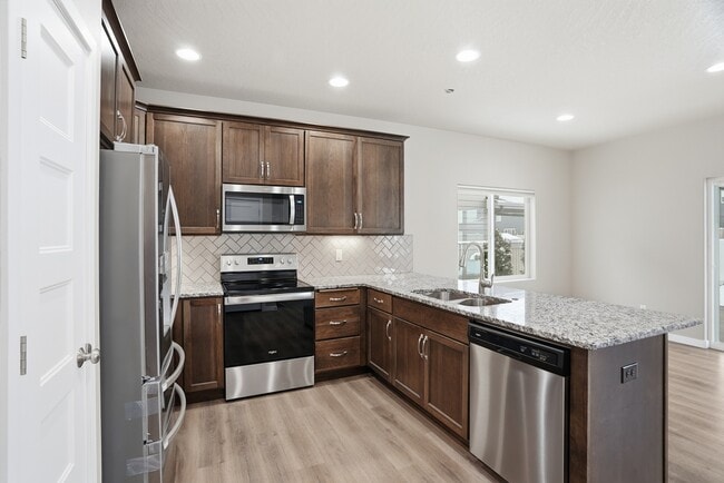 Building Photo - 2067 W Alsea Ave