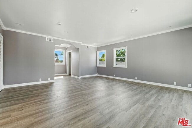 Building Photo - 4640 Laurelgrove Ave