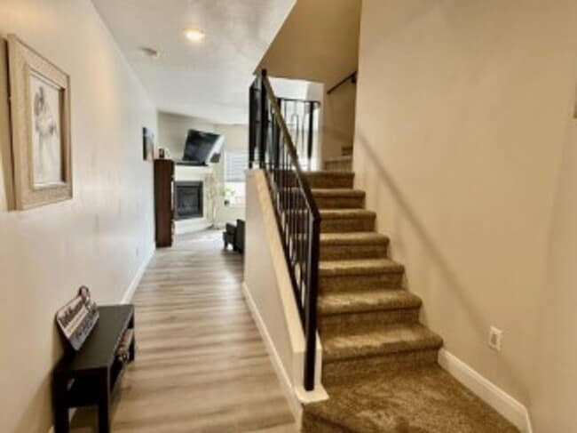 Building Photo - Beautiful 3 Bed/2.5 Bath Townhome For Rent!