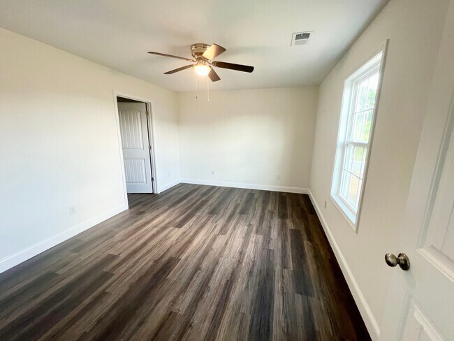 Building Photo - 117 Brooks Dr