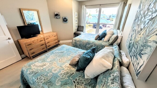 Building Photo - Seasonal/short term 2/2 vacation condo close to Anna Maria