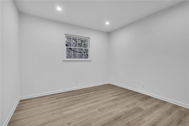 Building Photo - 3296 Columbia Woods Dr