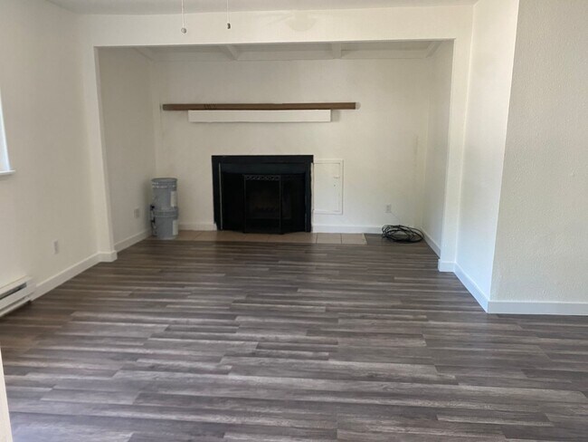 Building Photo - Louise