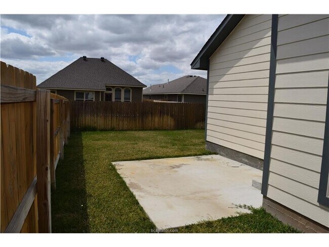 Building Photo - Stunning 3 Bed, 2 Bath in Creek Meadows!
