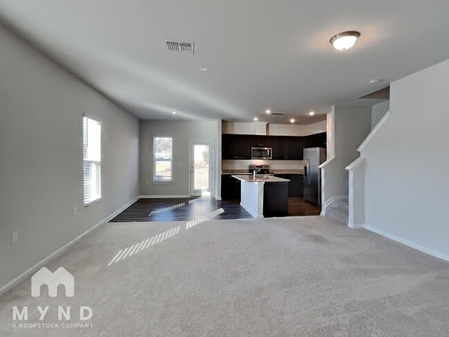 Building Photo - 807 McKenzie Pk Ter