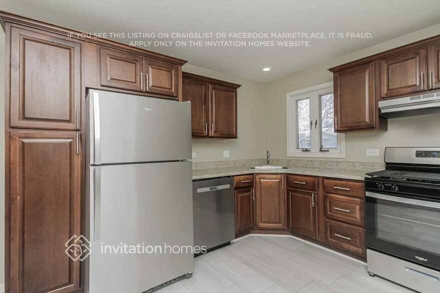 Building Photo - 368 N Biermann Ave