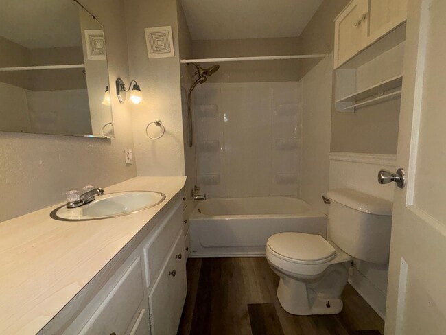 Building Photo - 203 W Magnolia St