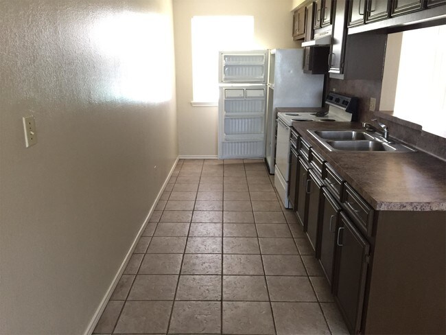 Building Photo - 305 N Montevideo Ave