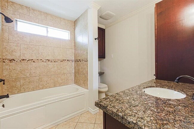 Building Photo - 17106 Summer Hollow Dr