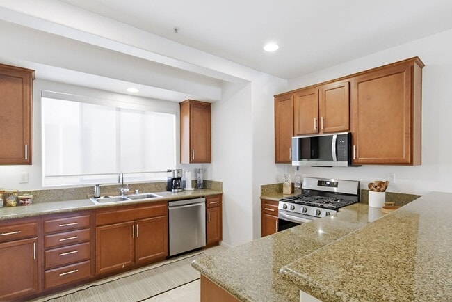 Building Photo - Steps from the Sand - Pacific Beach Townhome, Offered Fully or Partially Furnished