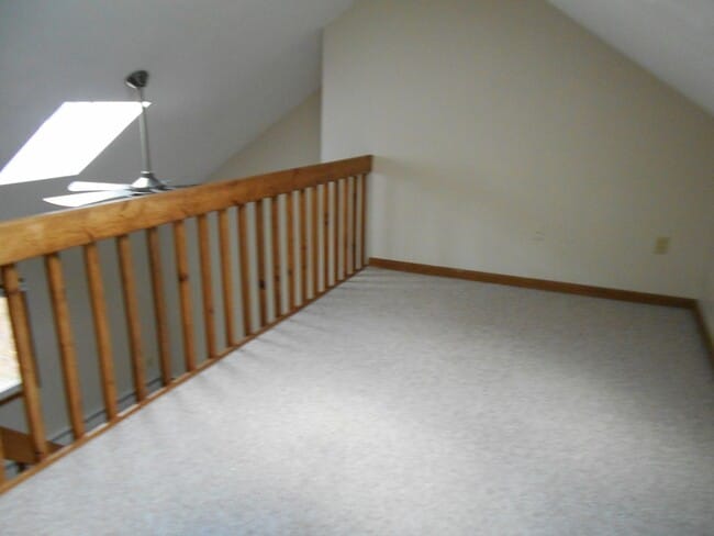 Building Photo - Derry Townhouse for Rent- 2 Bedrooms + Loft!  Available Nov 15!