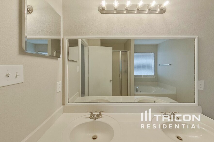 Building Photo - 3018 High Gate Dr