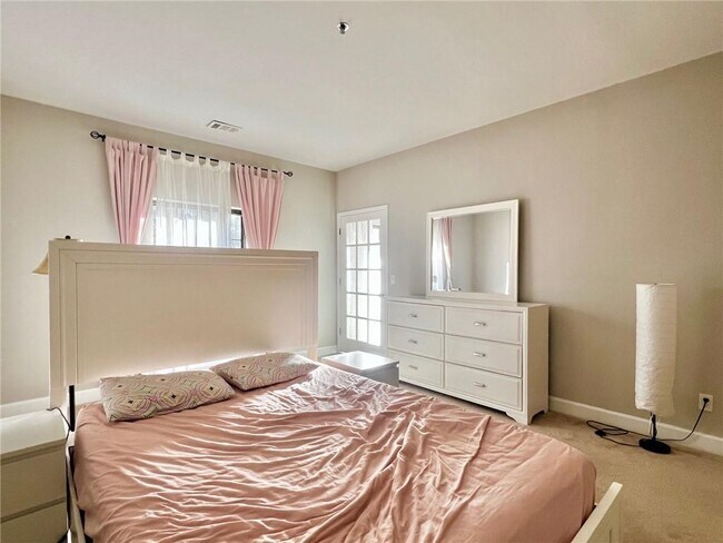 Building Photo - 2921 Lenox Rd NE