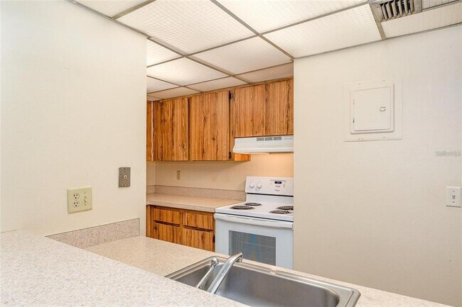 Building Photo - 120 Hibiscus Woods Ct