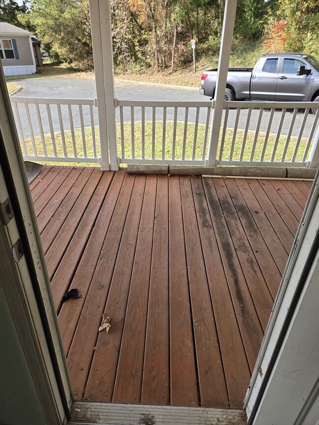 Building Photo - Owner financing available