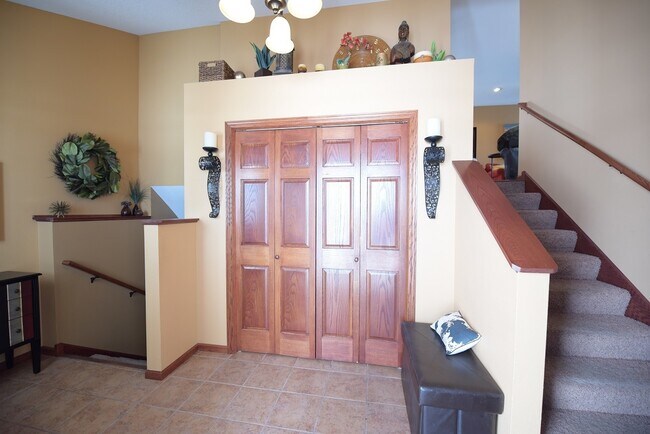 Building Photo - Fantastic 4 Bedroom 2 Bath House For Rent in Sartell - Sartell Schools