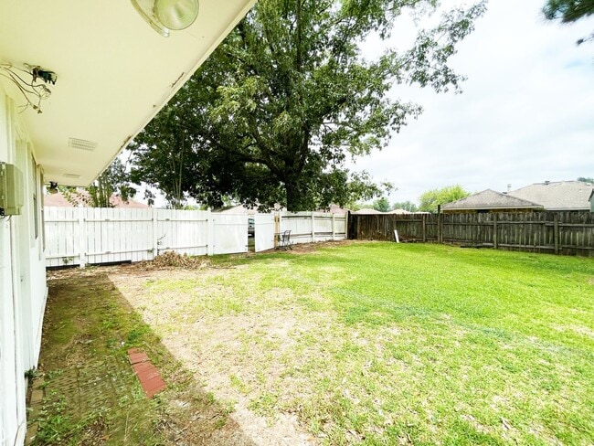 Building Photo - Spacious 4 Bedroom Home with Bonus Room in O'Neal Place