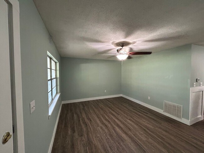 Building Photo - 13904 NW 142 Pl