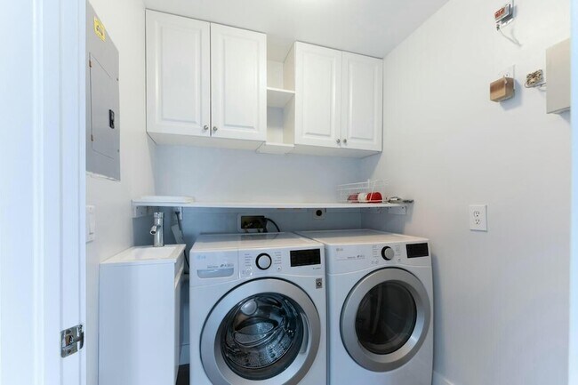 Building Photo - 22791 Trelawny Ter