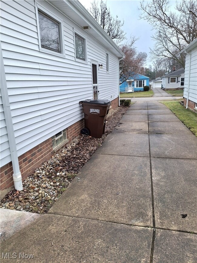 Building Photo - 2903 Center Dr