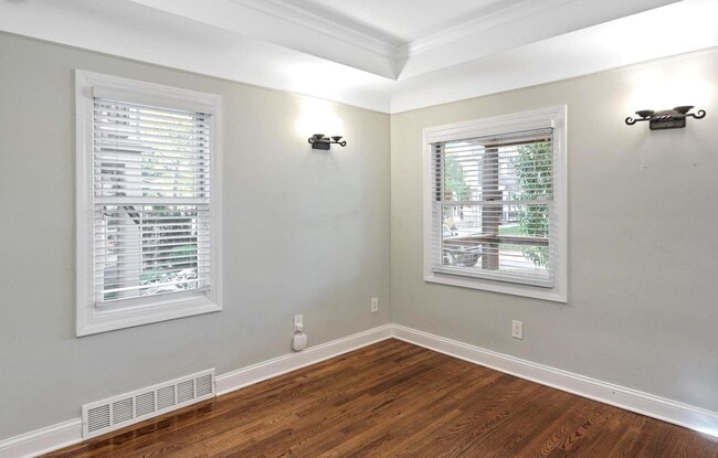 Building Photo - 986 Smith Ave