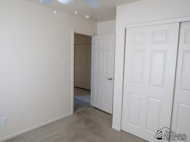 Building Photo - 3039 S Tangerine Ave