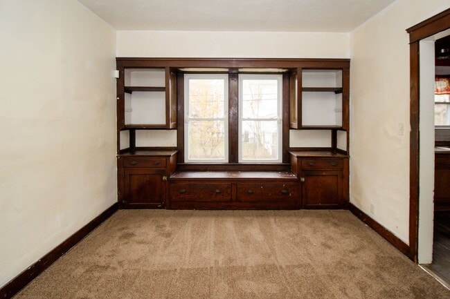 Building Photo - 9711 Parmelee Ave