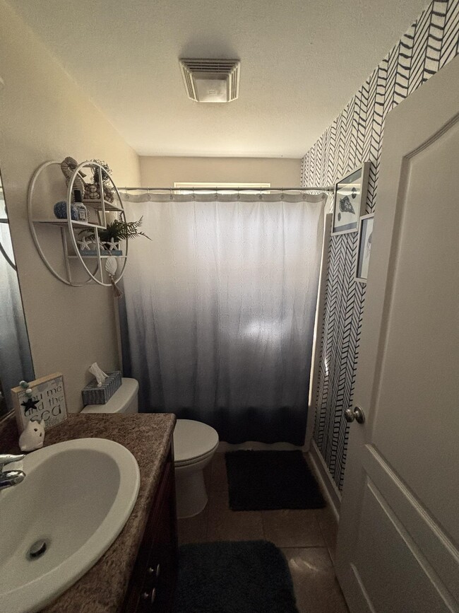 Building Photo - 1121 Archangel Way