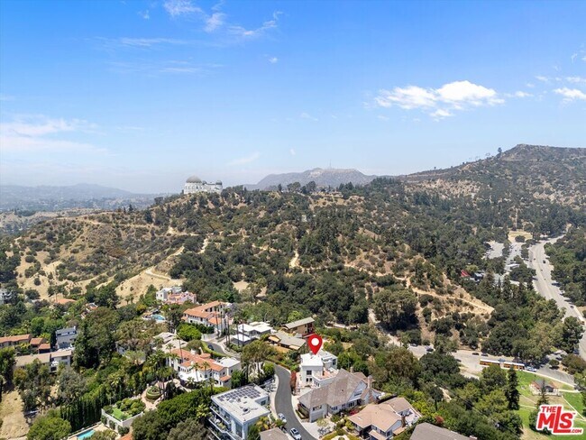 Building Photo - 2700 Glendower Ave