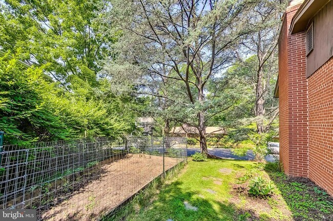 Building Photo - 6515 E Halbert Rd