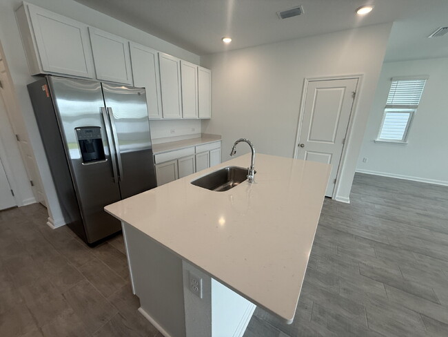 Building Photo - 6850 Rhapsody Rd