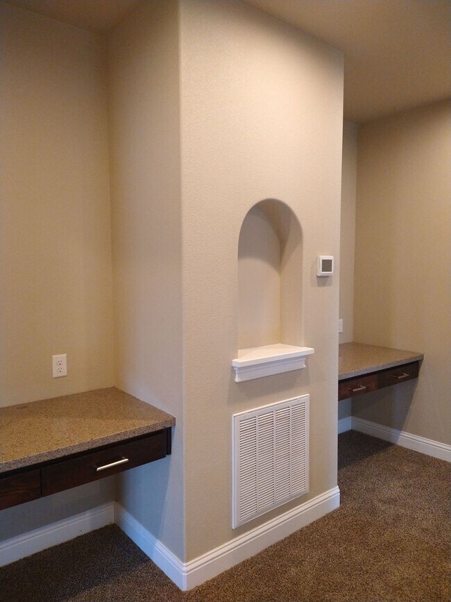 Building Photo - Stunning Luxury Townhome – 3 Bedroom, 2.5 Bath – Modern Comfort & Style