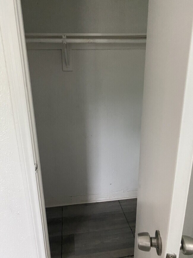 Building Photo - "Charming 3-Bed Oasis with 2 Full Baths in...