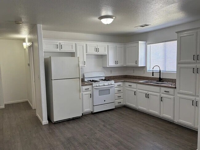 Building Photo - 1748-1750 Garden