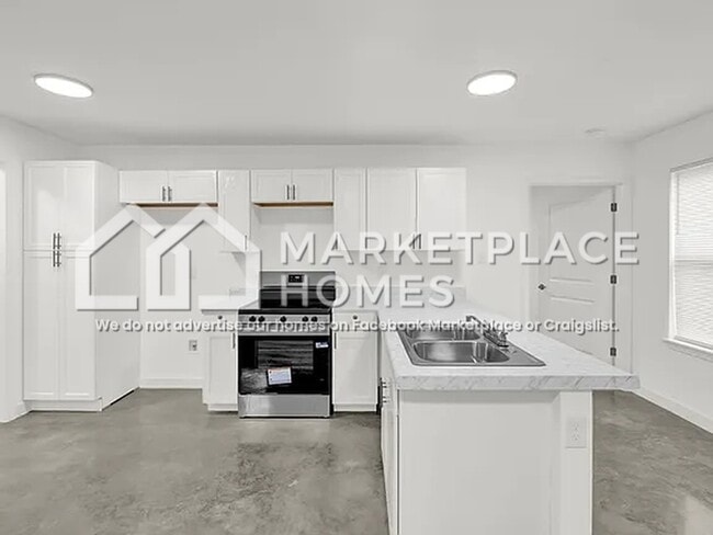 Building Photo - 851 Kippley St