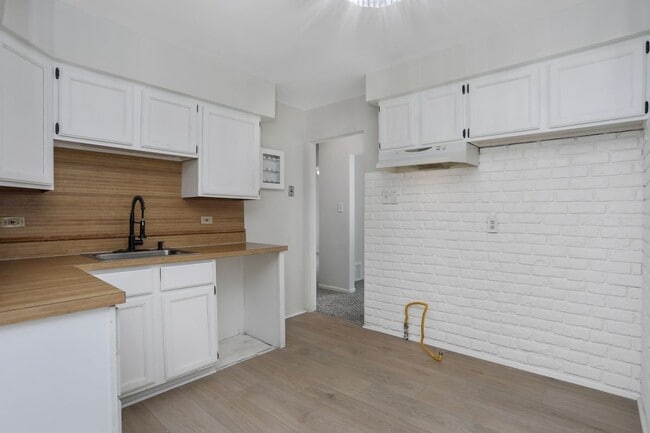 Building Photo - 12734 Riverview St