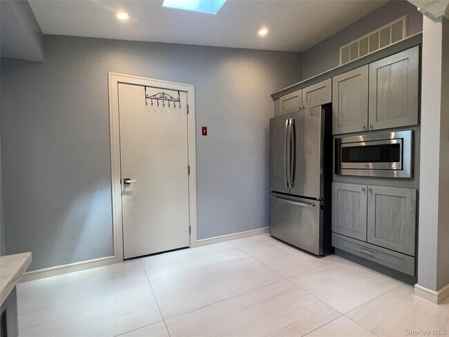 Building Photo - 292 Acre Ln