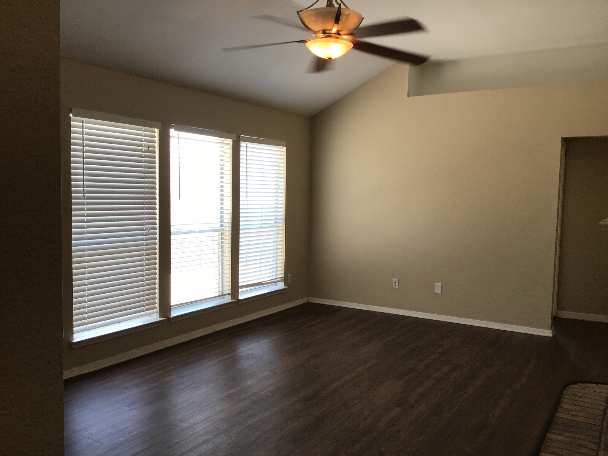 Building Photo - 1325 Misty Meadow Dr