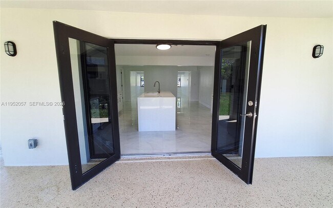 Building Photo - 216 Shadow Way