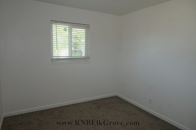 Building Photo - 2620 Fernandez Dr