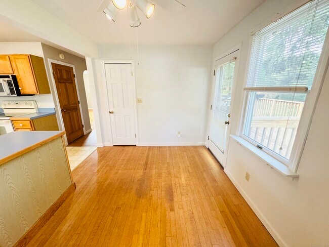 Building Photo - 9 Edgewood Ave