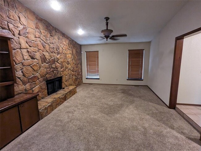 Building Photo - 2116 Oakvista Cir