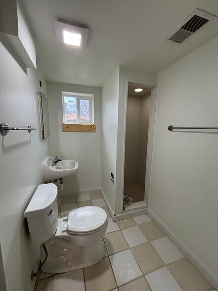 Building Photo - 506 S 14th Ave