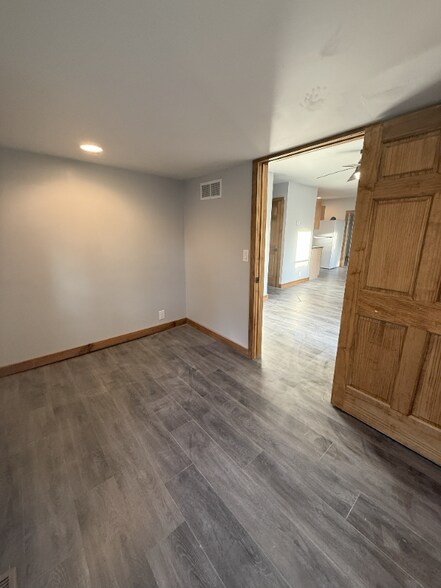Building Photo - 240 Midway Ave