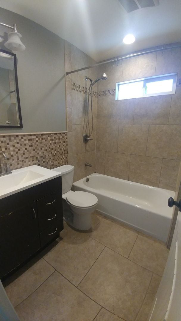 Building Photo - Charming Richland Home with Spacious Layou...